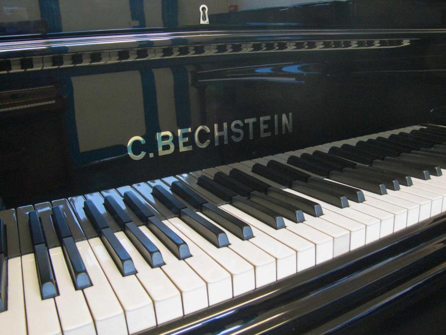 Bechstein V (B style) grand Piano in black polyester – Gallery image – Roberts Pianos Oxford