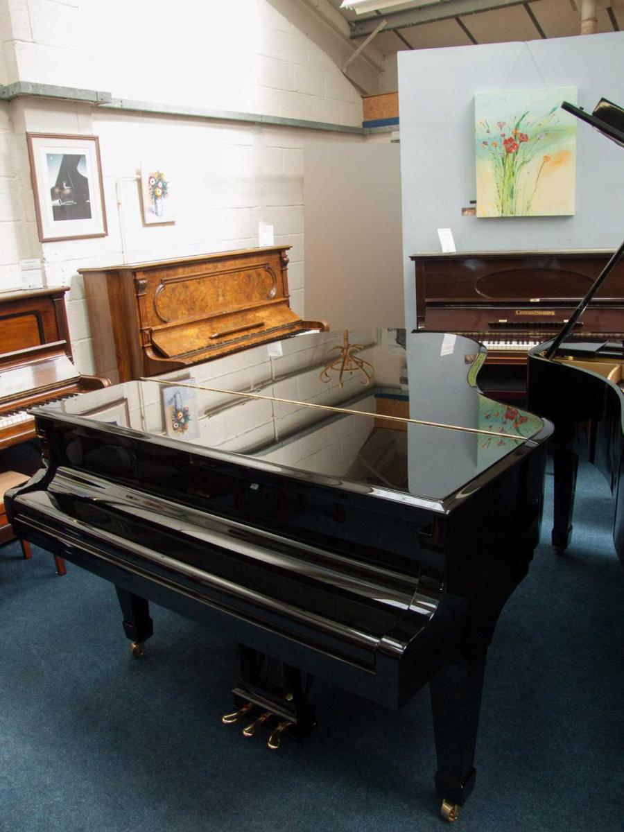 Steinway O grand Piano in black polyester – Gallery image – Roberts Pianos Oxford