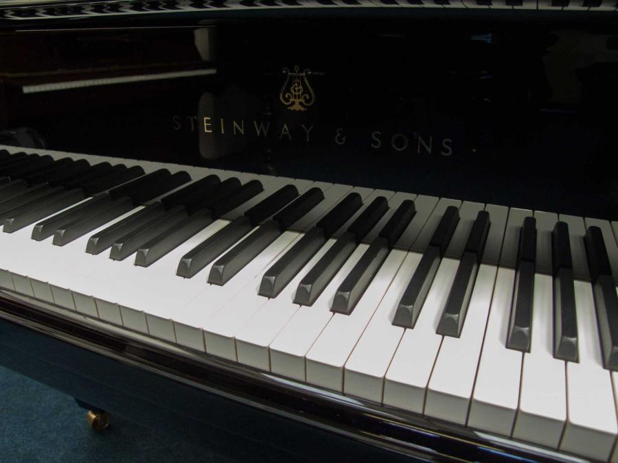 Steinway O grand Piano in black polyester – Gallery image – Roberts Pianos Oxford
