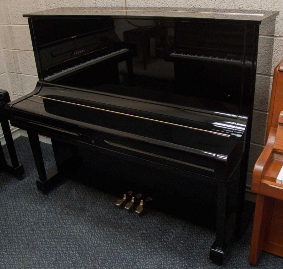 Yamaha U3H upright Piano in bright black – Gallery image – Roberts Pianos Oxford