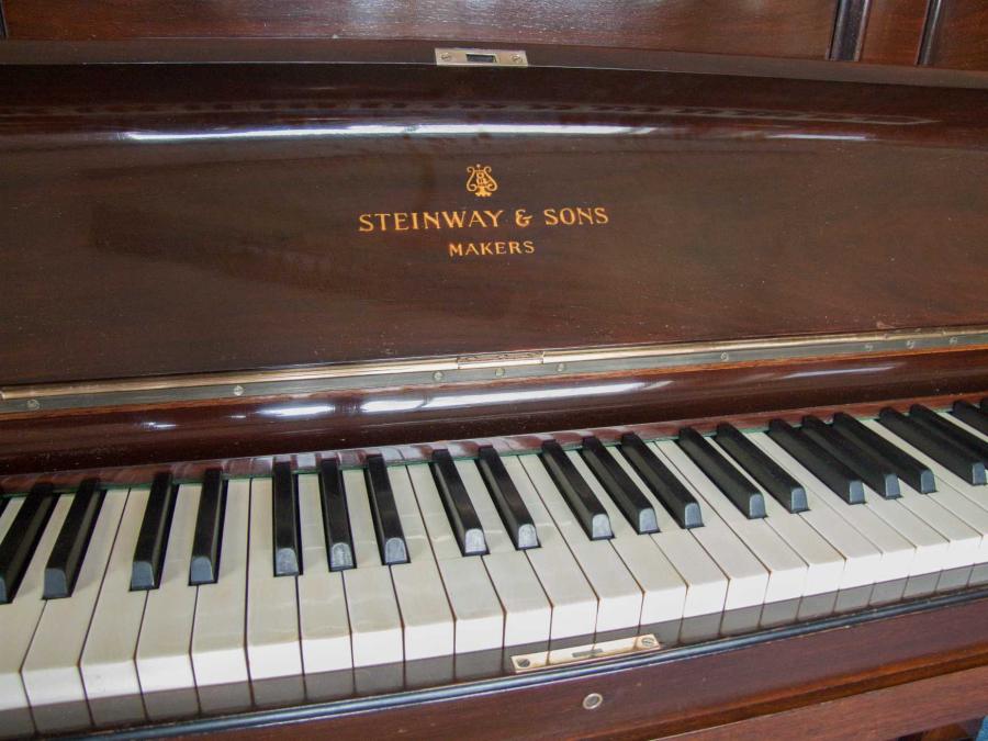 Steinway Vertegrand upright Piano in rosewood – Gallery image – Roberts Pianos Oxford