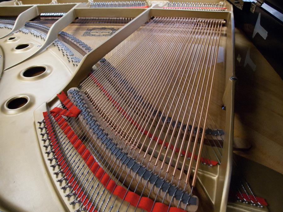 Yamaha G2E grand Piano in bright-black – Gallery image – Roberts Pianos Oxford