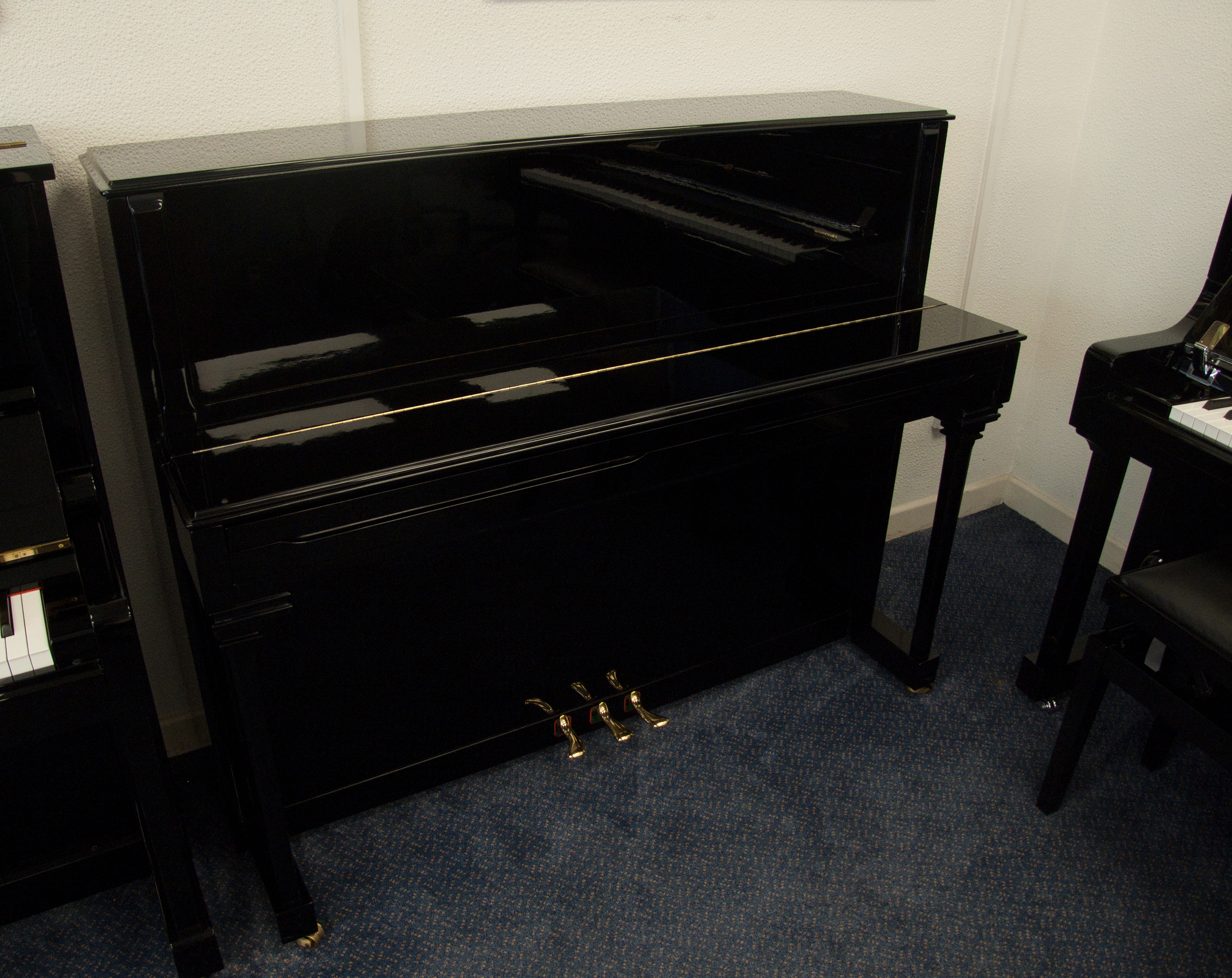 Seiler upright Piano in Black Polyester – Gallery image – Roberts Pianos Oxford