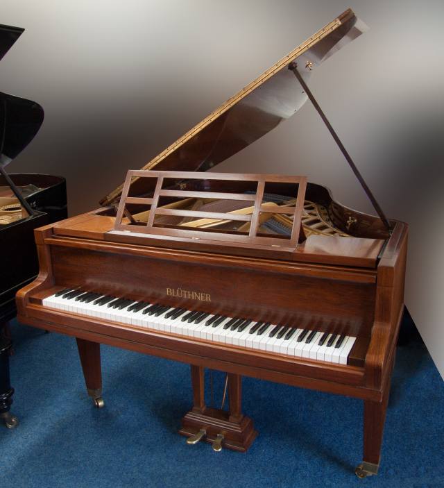 Bluthner V grand Piano in rosewood – Inventory thumbnail – Roberts Pianos Oxford