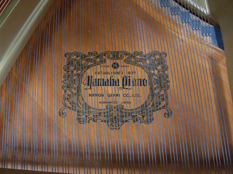 Yamaha G3E grand Piano in Bright black – Gallery image – Roberts Pianos Oxford