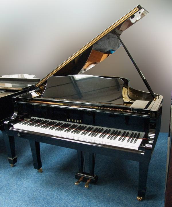 Yamaha G3E grand Piano in Bright black – Inventory thumbnail – Roberts Pianos Oxford