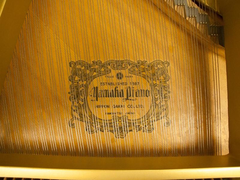 Yamaha G3E grand Piano in ivory/cream – Gallery image – Roberts Pianos Oxford