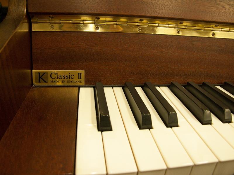 Kemble Compact upright Piano in mahogany – Gallery image – Roberts Pianos Oxford