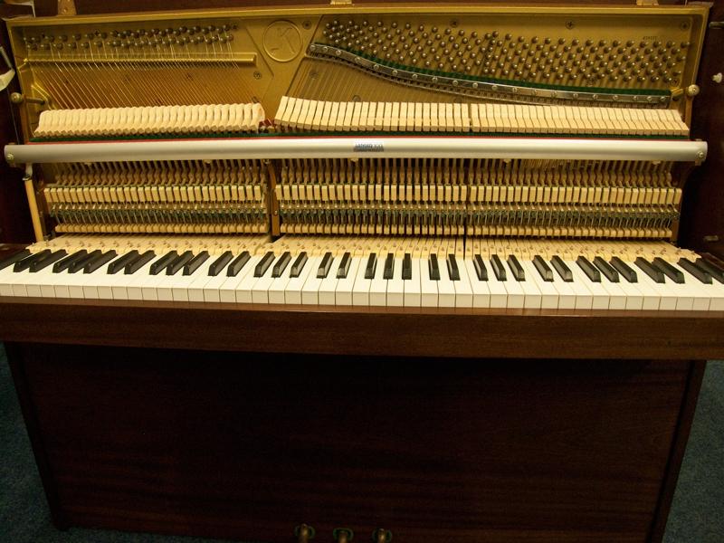 Kemble Compact upright Piano in mahogany – Gallery image – Roberts Pianos Oxford