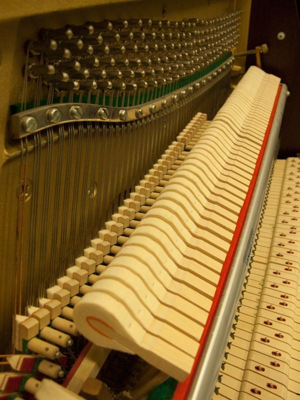 Kemble Compact upright Piano in mahogany – Gallery image – Roberts Pianos Oxford