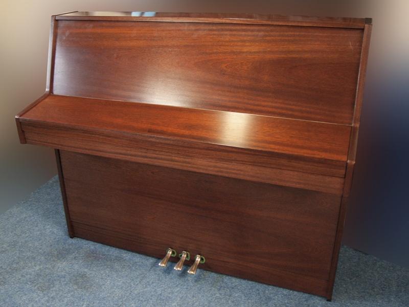 Kemble Compact upright Piano in mahogany – Gallery image – Roberts Pianos Oxford
