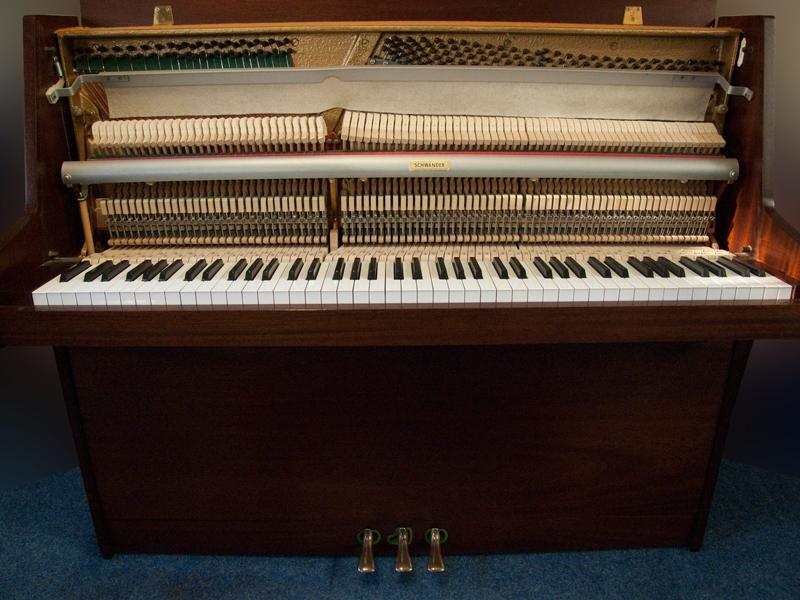 Kemble Compact upright Piano in mahogany – Gallery image – Roberts Pianos Oxford