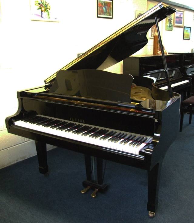 Yamaha G2E grand Piano in bright-black – Inventory thumbnail – Roberts Pianos Oxford
