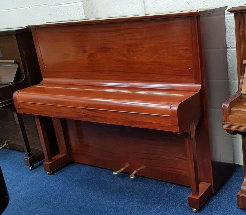 Steinway V upright Piano in Mahogany – Gallery image – Roberts Pianos Oxford