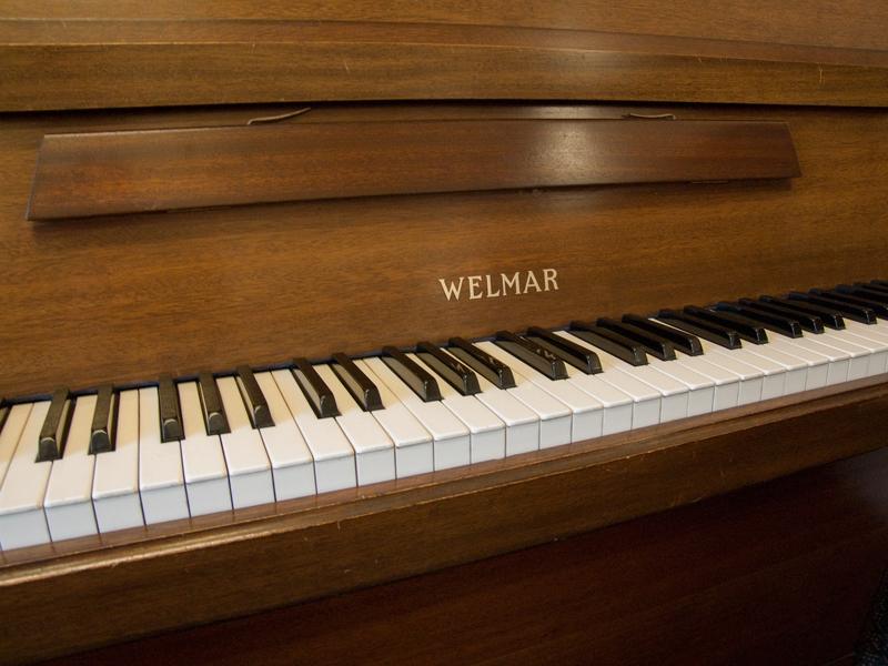 Welmar upright Piano in medium mahogany – Gallery image – Roberts Pianos Oxford