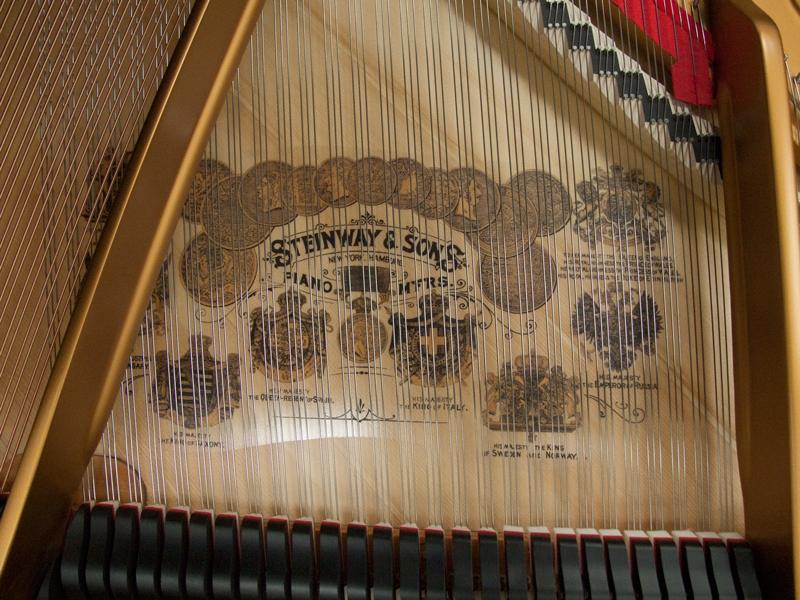 Steinway O grand Piano in bright-black – Gallery image – Roberts Pianos Oxford