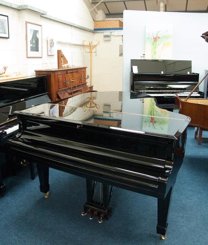 Steinway O grand Piano in bright-black – Gallery image – Roberts Pianos Oxford