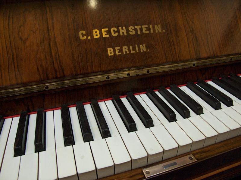 Bechstein III upright Piano in Rosewood with inlay – Gallery image – Roberts Pianos Oxford