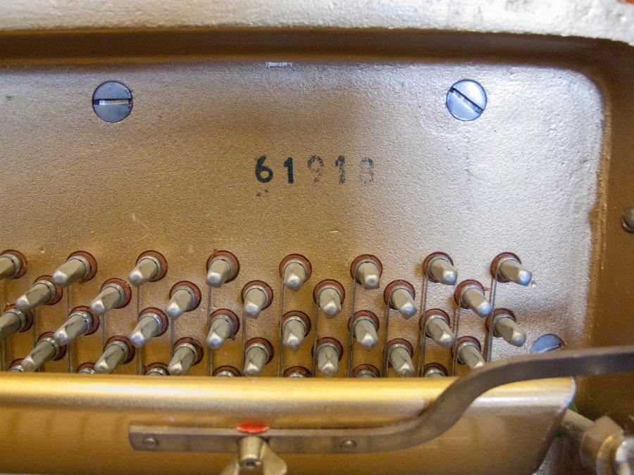 Knight upright Piano in Mahogany – Gallery image – Roberts Pianos Oxford