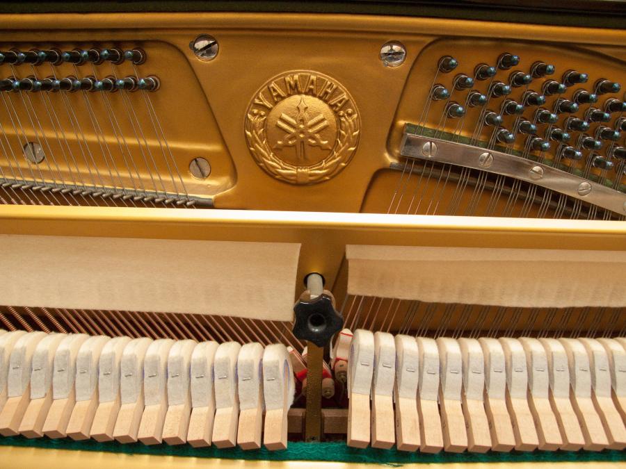Yamaha U3M upright Piano in Black polyester – Gallery image – Roberts Pianos Oxford