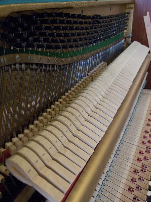 Kemble Compact upright Piano in Mahogany – Gallery image – Roberts Pianos Oxford