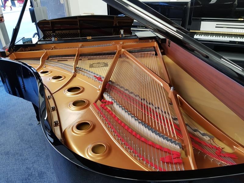 Yamaha S6 grand Piano in black polyester – Gallery image – Roberts Pianos Oxford