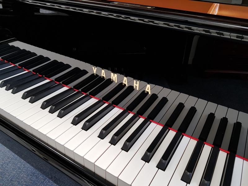 Yamaha S6 grand Piano in black polyester – Gallery image – Roberts Pianos Oxford
