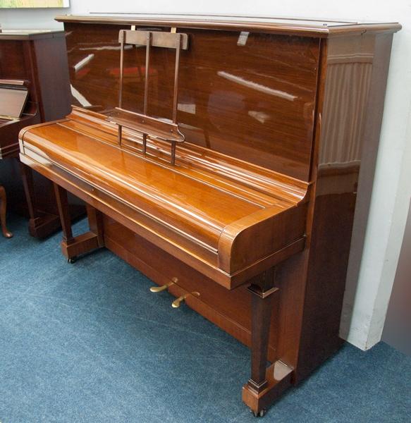 Steinway K upright Piano in rosewood – Gallery image – Roberts Pianos Oxford