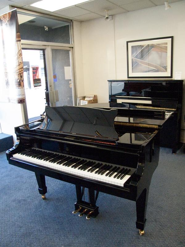 Steinway O grand Piano in Bright black – Gallery image – Roberts Pianos Oxford