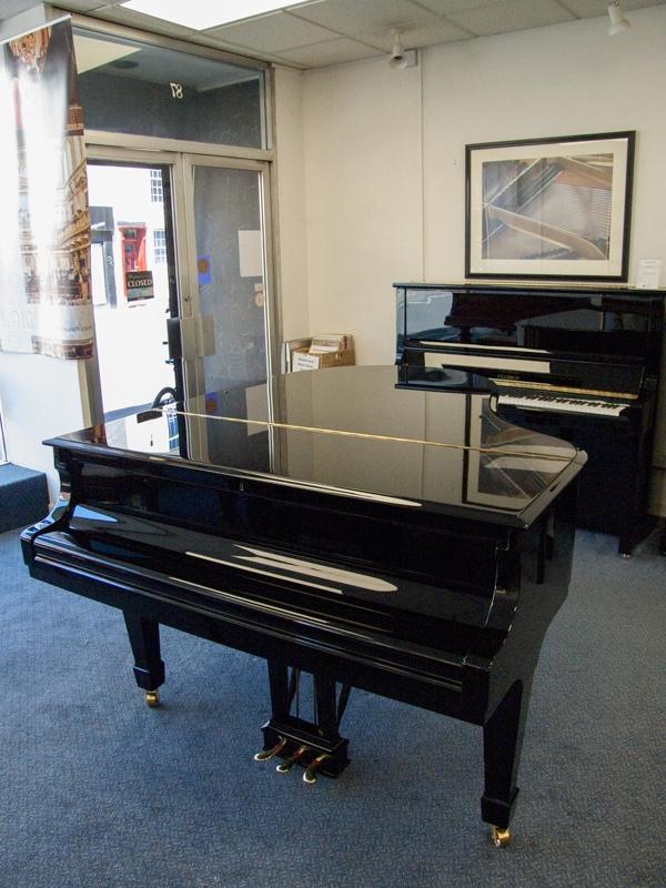 Steinway O grand Piano in Bright black – Gallery image – Roberts Pianos Oxford