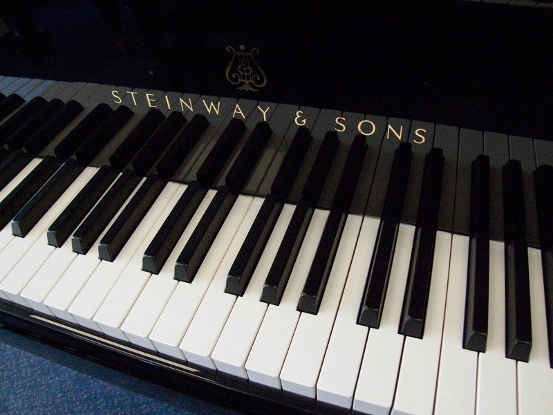 Steinway O