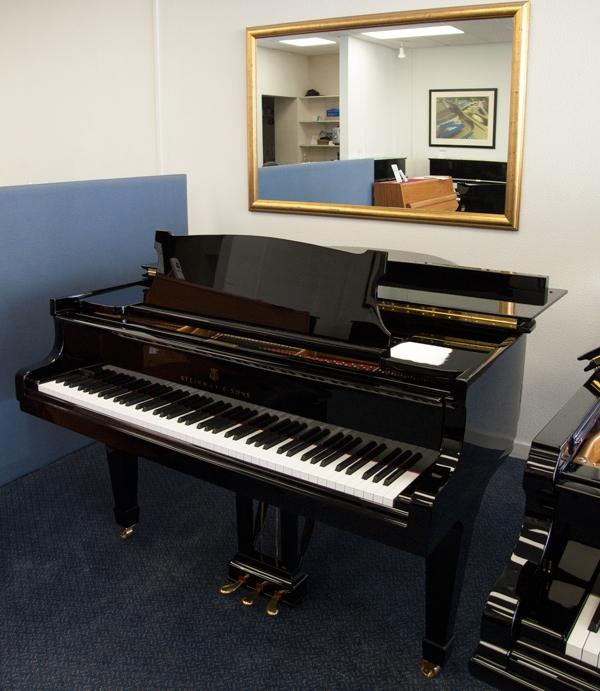 Steinway M grand Piano in Bright black – Gallery image – Roberts Pianos Oxford