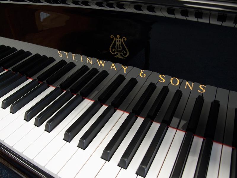 Steinway M grand Piano in Bright black – Gallery image – Roberts Pianos Oxford