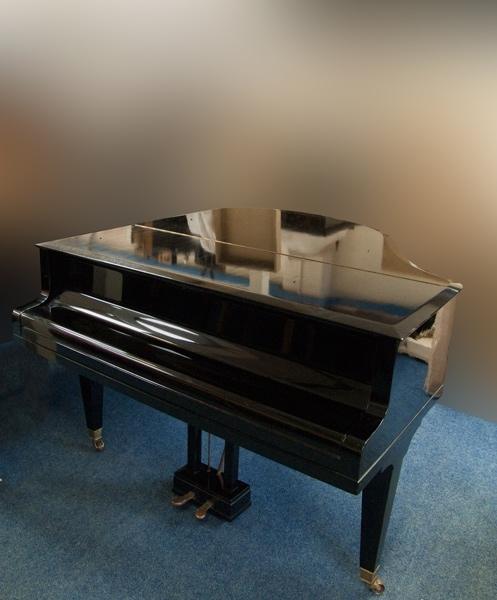 Bluthner IV grand Piano in Black – Gallery image – Roberts Pianos Oxford