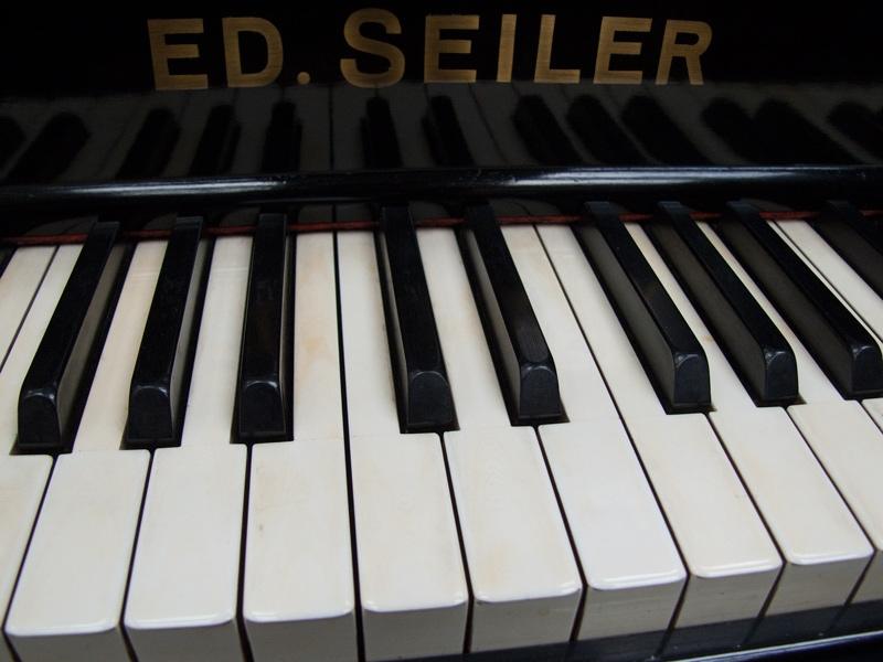 Seiler 150 grand Piano in black – Gallery image – Roberts Pianos Oxford