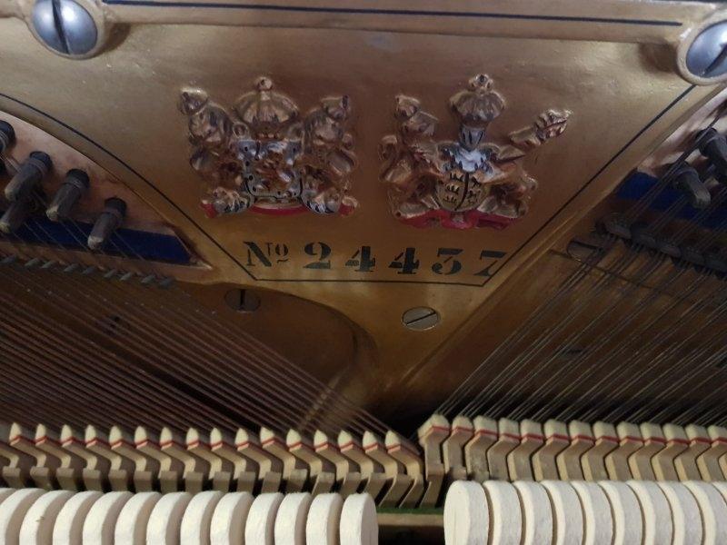 Richard Lipp upright Piano in rosewood – Gallery image – Roberts Pianos Oxford