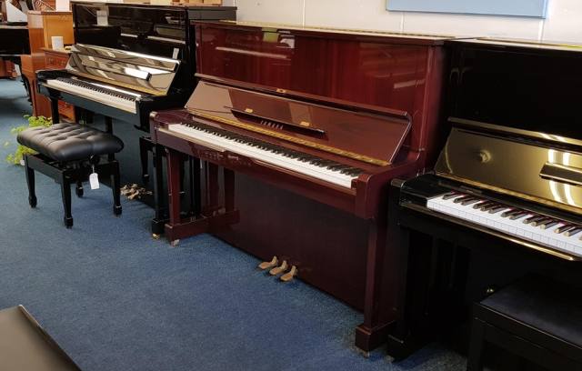 Yamaha U1A upright Piano in Polyester mahogany – Inventory thumbnail – Roberts Pianos Oxford