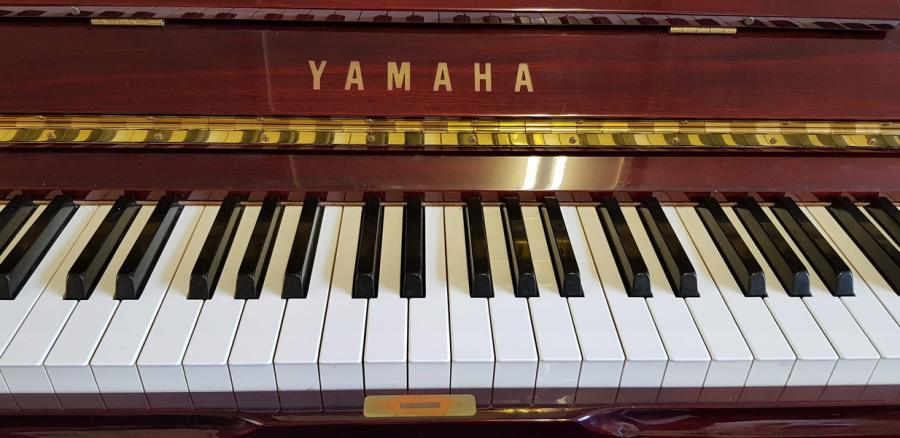 Yamaha U1A upright Piano in Polyester mahogany – Gallery image – Roberts Pianos Oxford