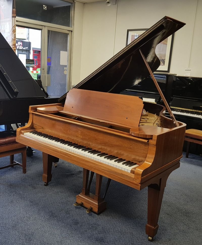 Steinway O
