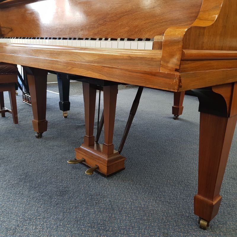 Steinway O