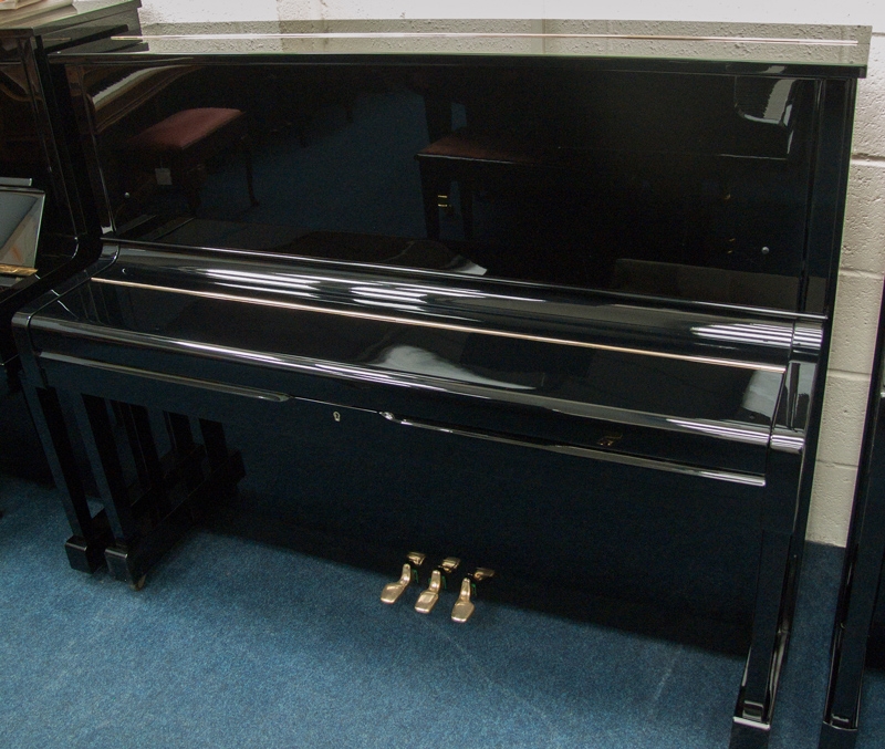 Yamaha U1G