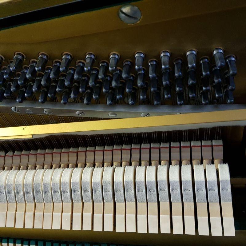 Yamaha U1D upright Piano in black polyester – Gallery image – Roberts Pianos Oxford