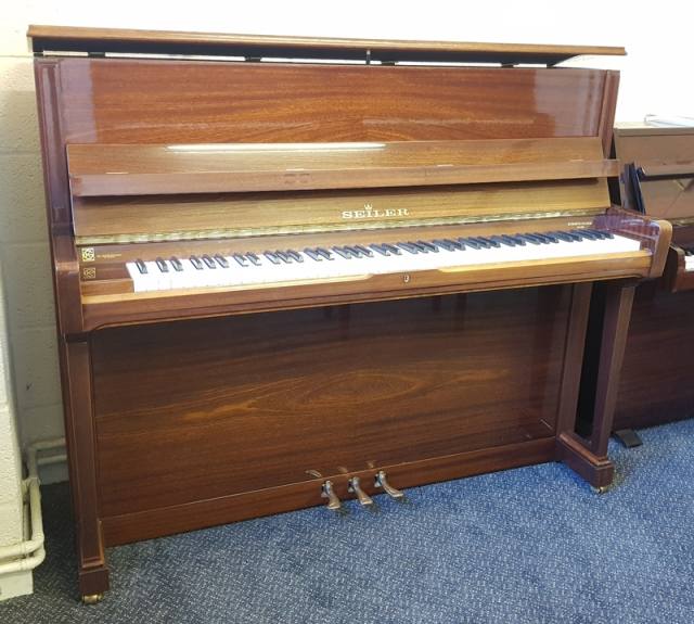 Seiler Favorit upright Piano in Rosewood – Inventory thumbnail – Roberts Pianos Oxford