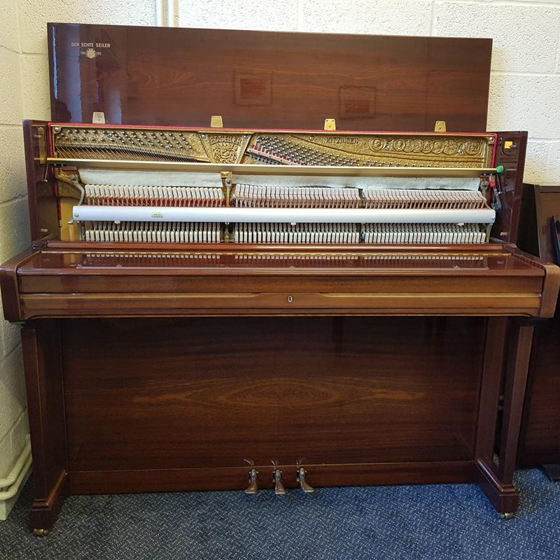 Seiler Favorit upright Piano in Rosewood – Gallery image – Roberts Pianos Oxford