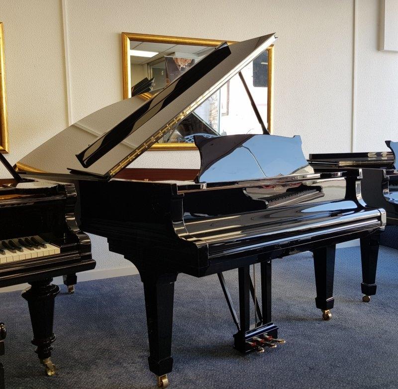 Steinway B grand Piano in black – Gallery image – Roberts Pianos Oxford