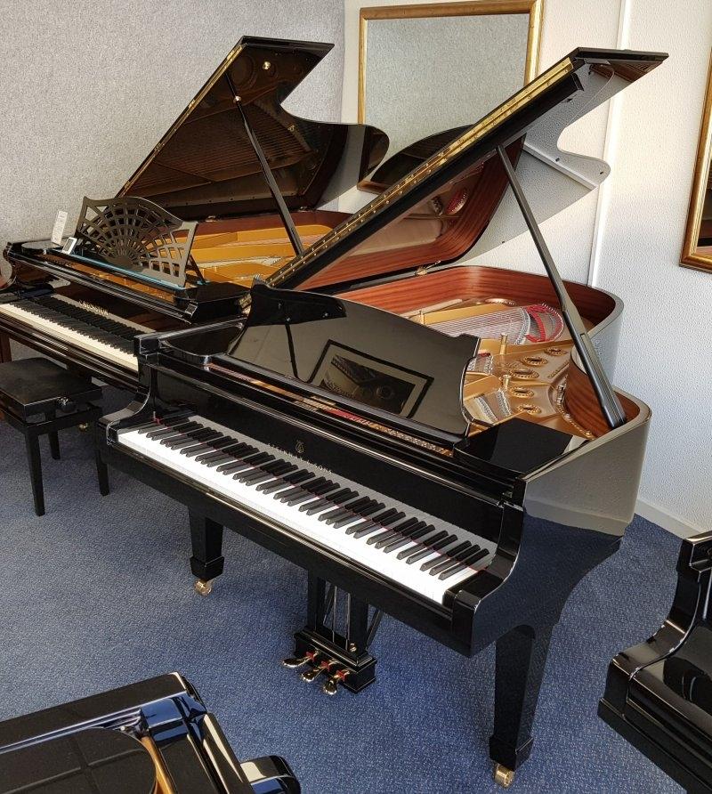 Steinway B grand Piano in black – Gallery image – Roberts Pianos Oxford