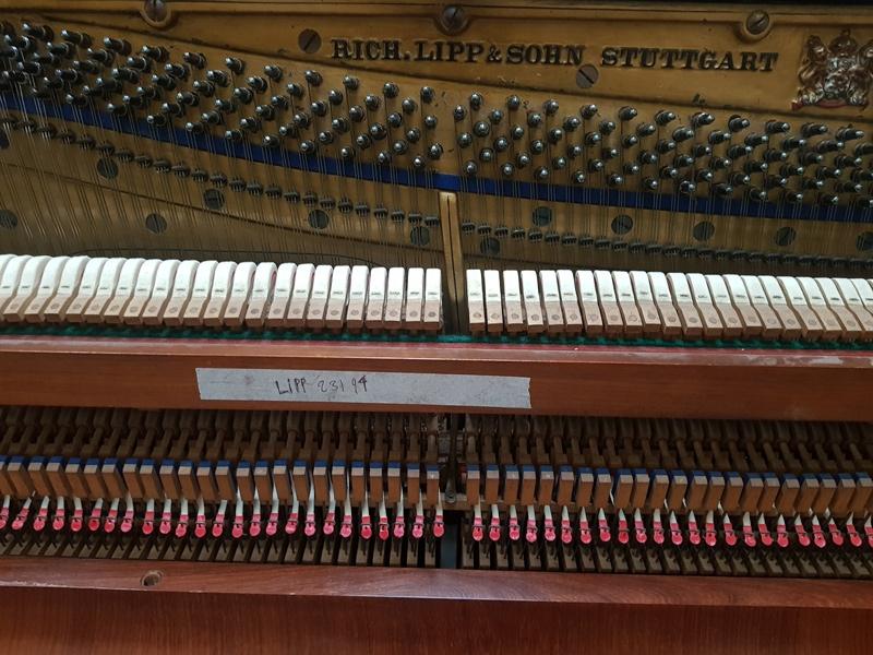 Richard Lipp upright Piano in rosewood – Gallery image – Roberts Pianos Oxford