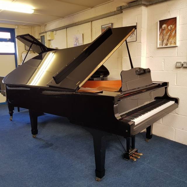 Yamaha C7 grand Piano in bright black – Inventory thumbnail – Roberts Pianos Oxford