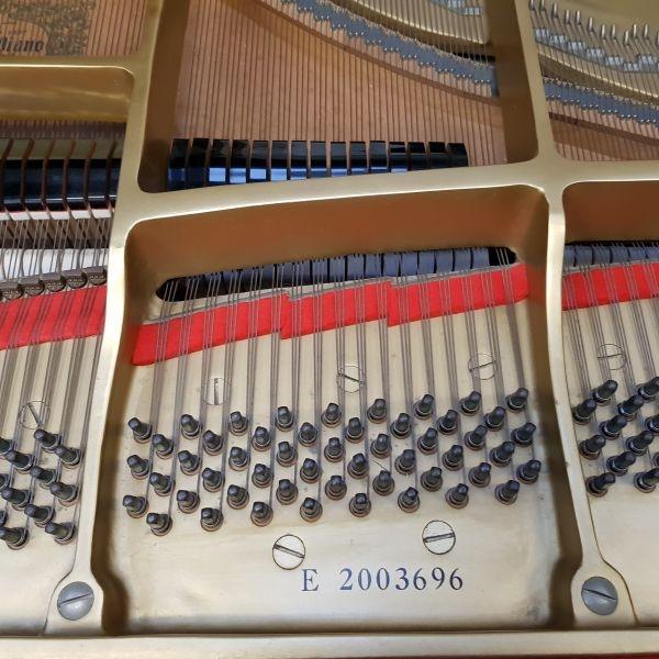 Yamaha G2 grand Piano in bright black – Gallery image – Roberts Pianos Oxford