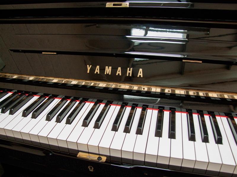 Yamaha U3H upright Piano in Black – Gallery image – Roberts Pianos Oxford